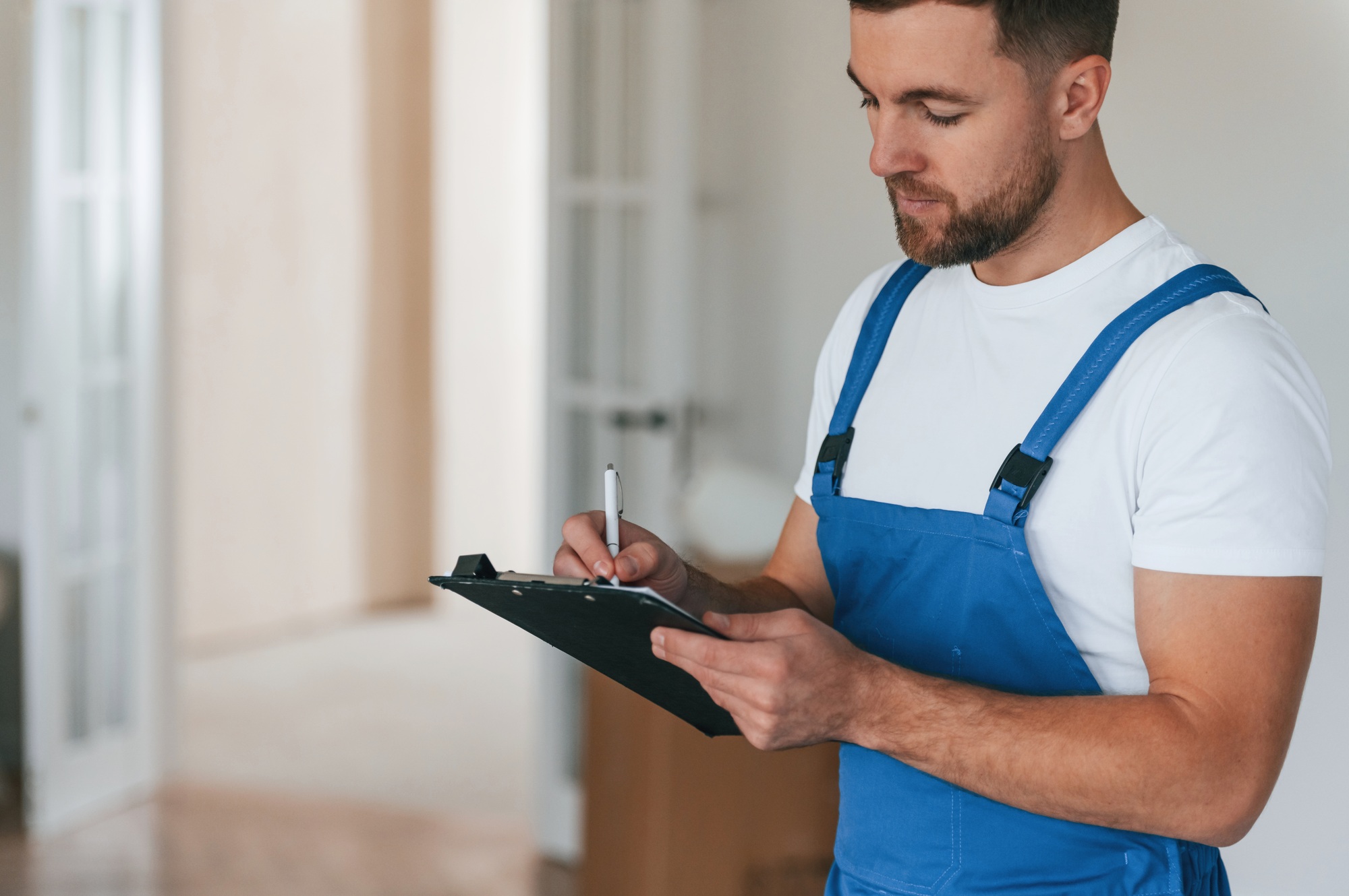 Moving service employee in a room